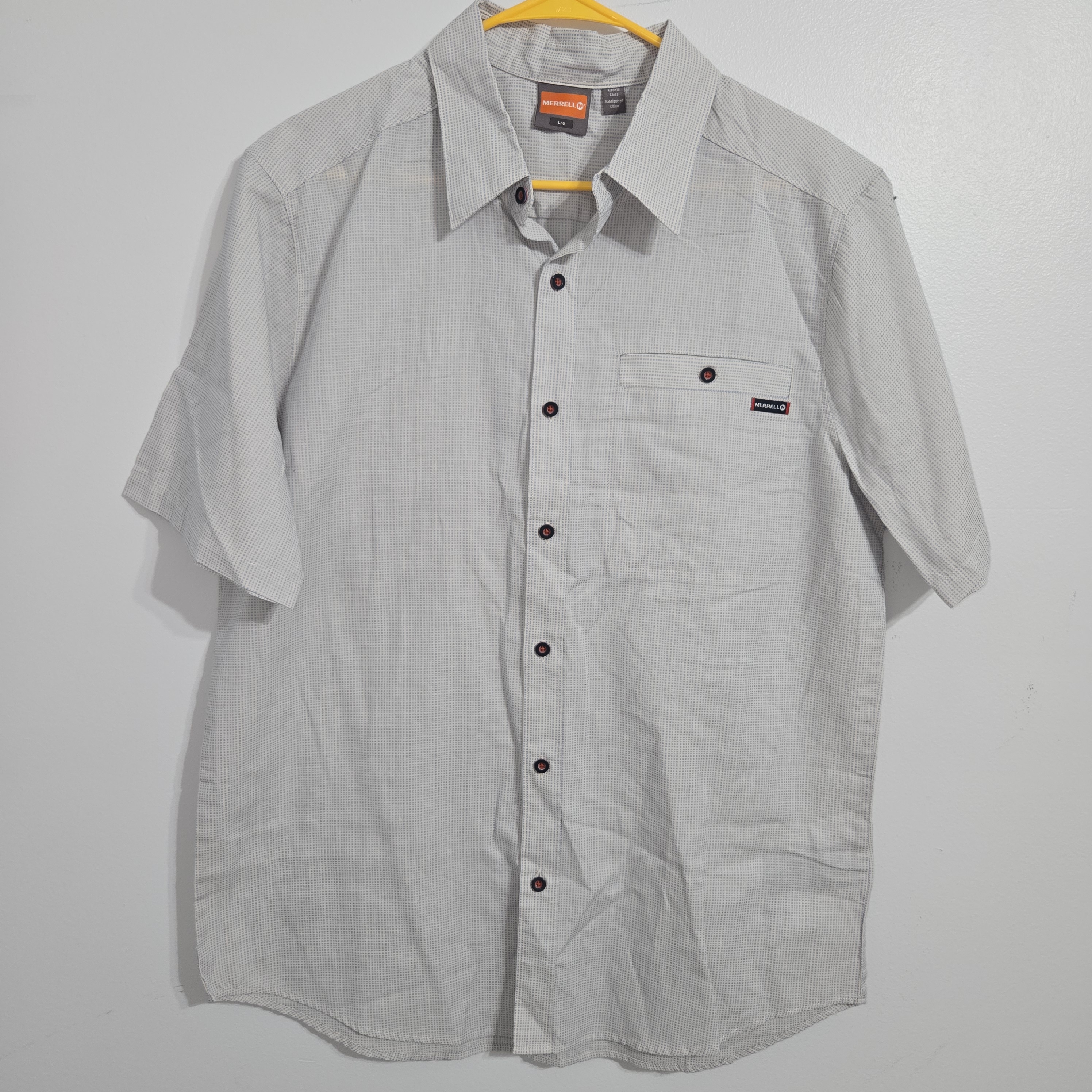 #5. Merrell Button Up Shirt Men’s Sz L Short Sleeve
